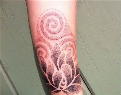 What is a pointillism tattoo?